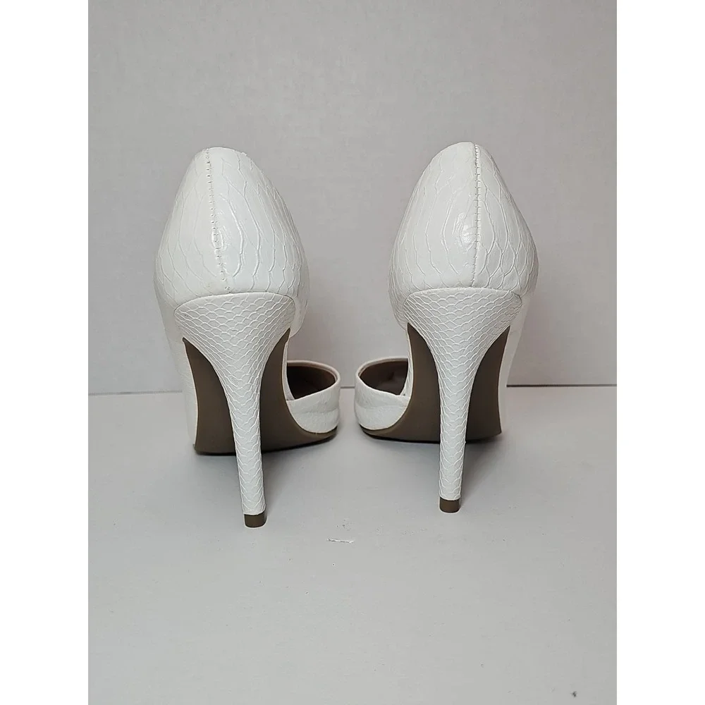 JUICY COUTURE SNAKESKIN TEXTURE PUMPS HEELS SZ 7 MED‎ JCCYRAWHITE 4-5 INCH HEEL